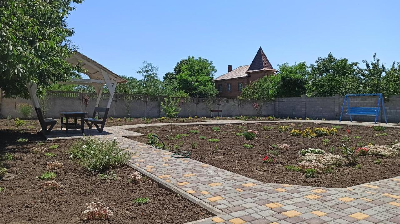 Eco House Hotel Chornomorsk Exterior photo