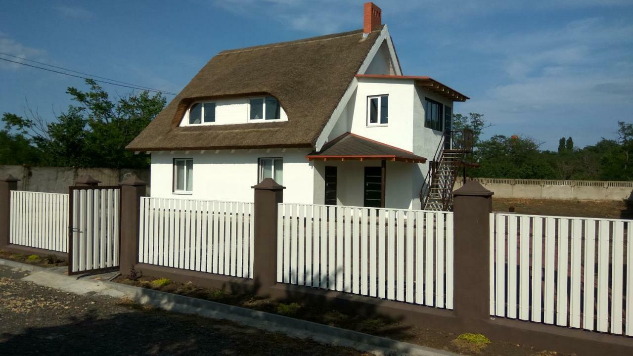 Eco House Hotel Chornomorsk Exterior photo